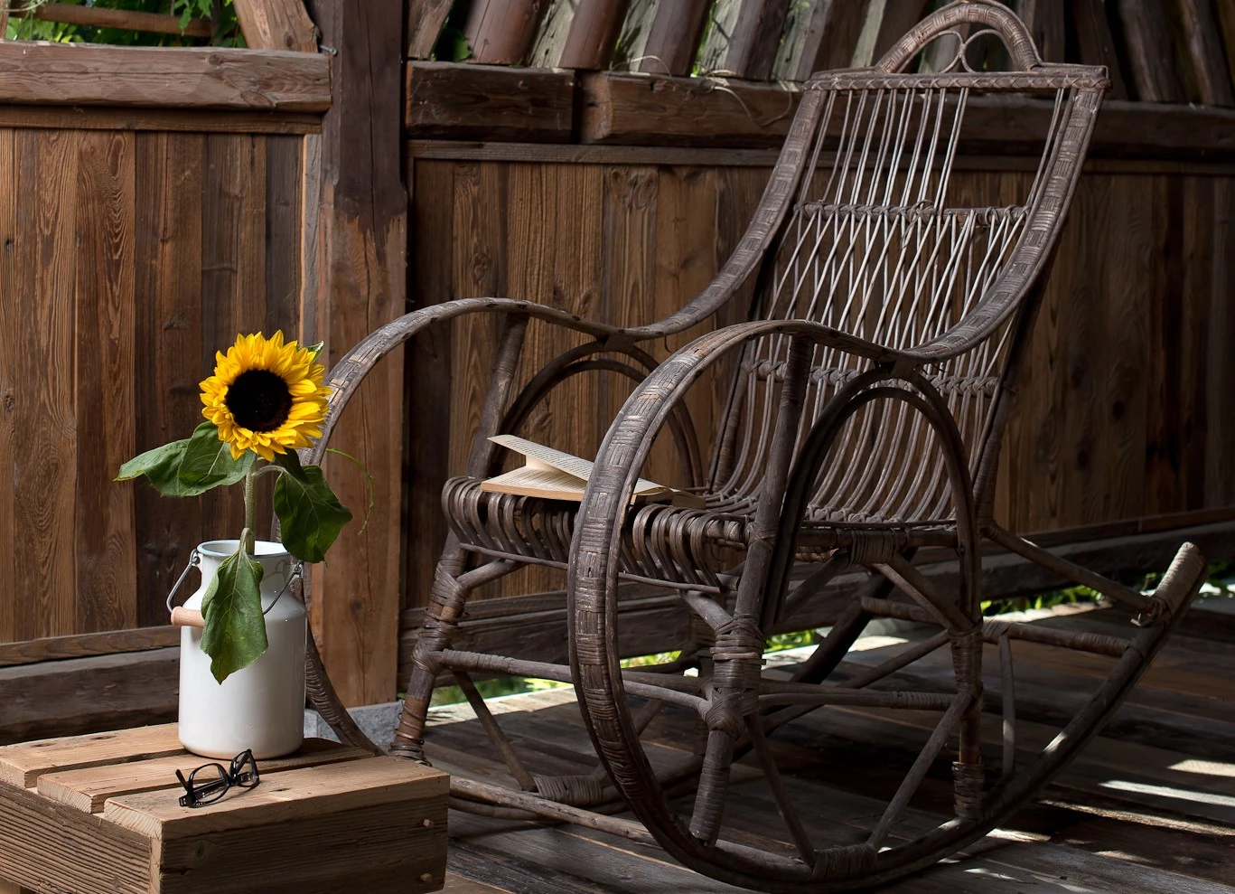 Old Wood and Health: Why Natural Materials Support Well-Being at Home