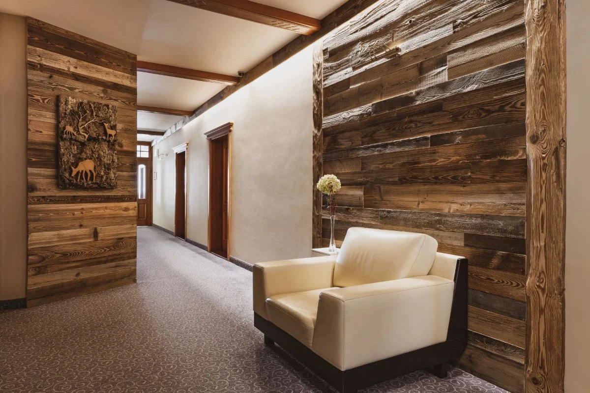 Alpenchic im eigenen Zuhause: So gelingt der moderne Chalet-Stil